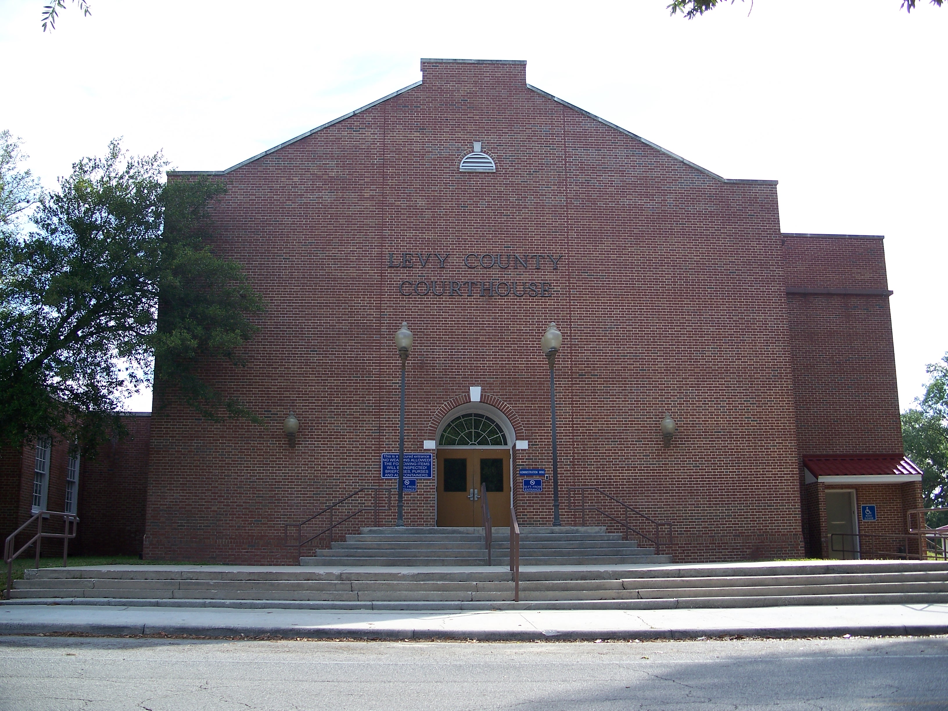 Bronson_Levy_County_Courthouse02