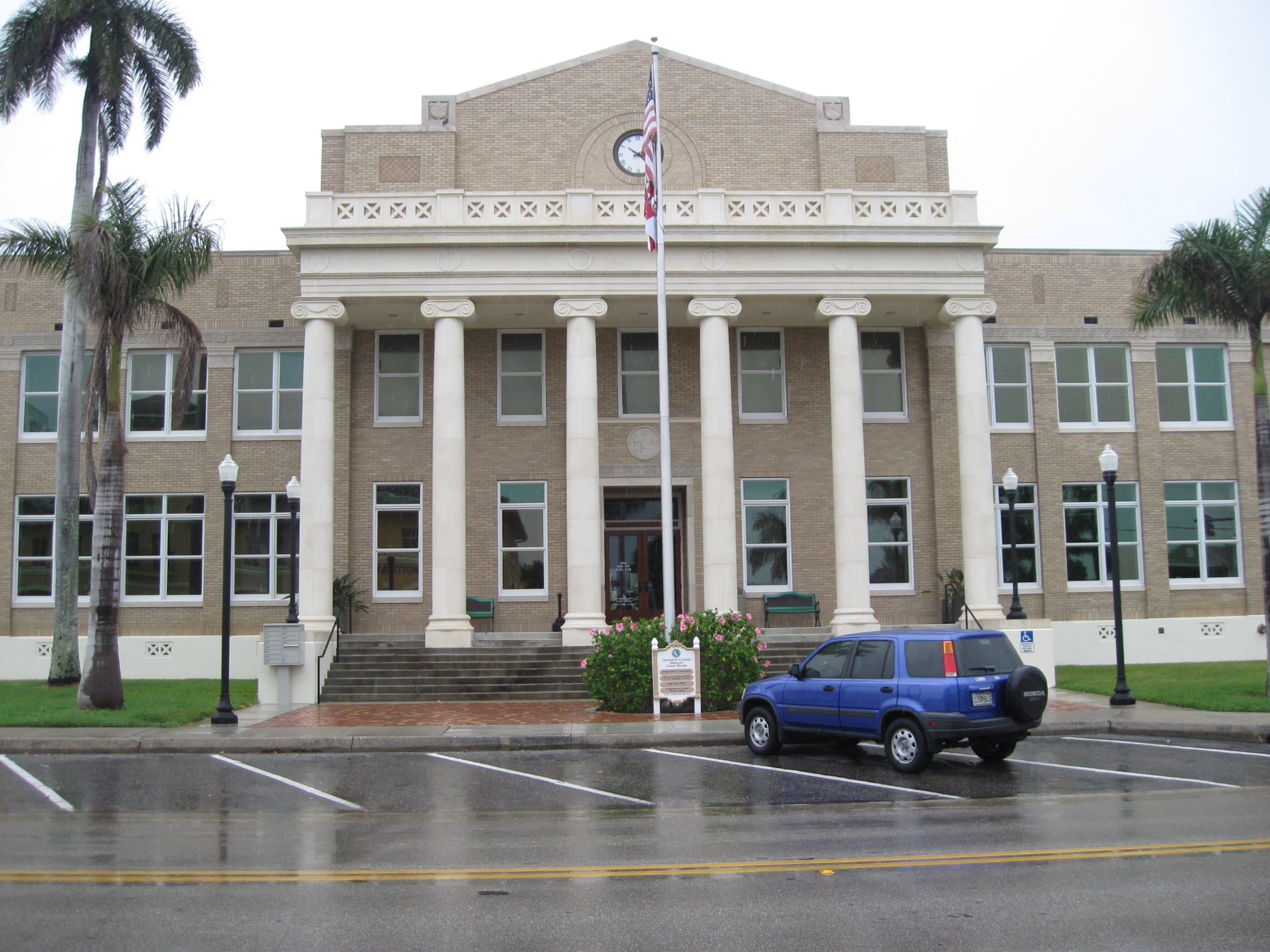 Punta_Gorda,_FL,_Courthouse,_Charlotte_County,_04-18-2010_(1) Punta_Gorda,_FL,_Courthouse,_Charlotte_County,_04-18-2010_(1)